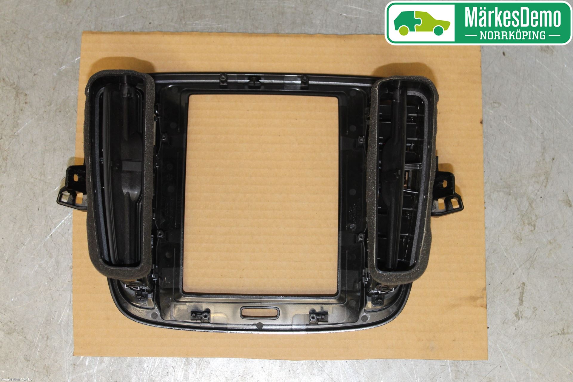 Volvo XC40/RECHARGE 18- Instrument-Radio Sarg