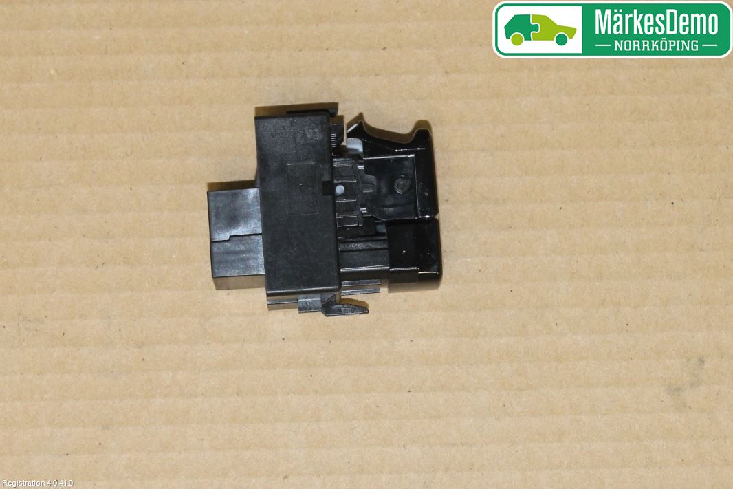 Volvo XC40/RECHARGE 18- Strömställare Parkeringsbroms