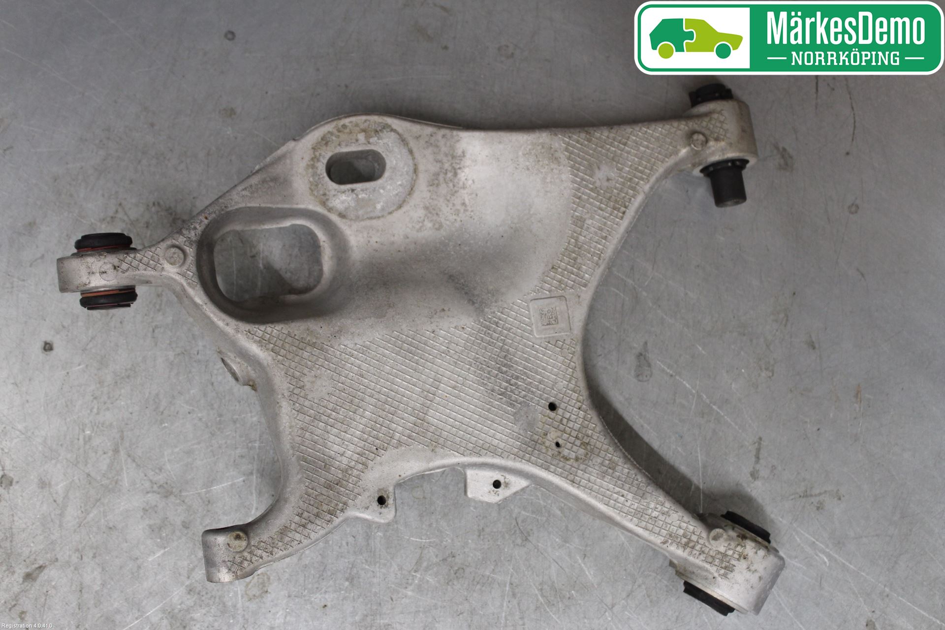 Volvo V90 17->> Bärarm Bak Höger