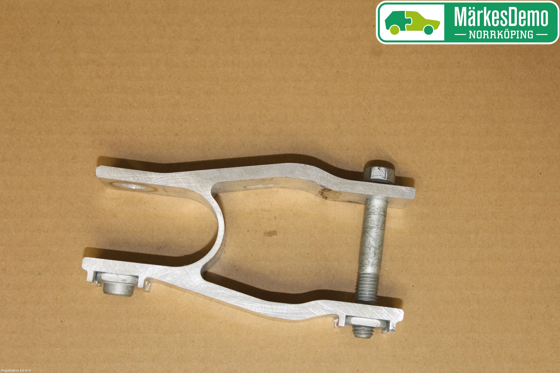 Volvo V60 19- Motorfäste