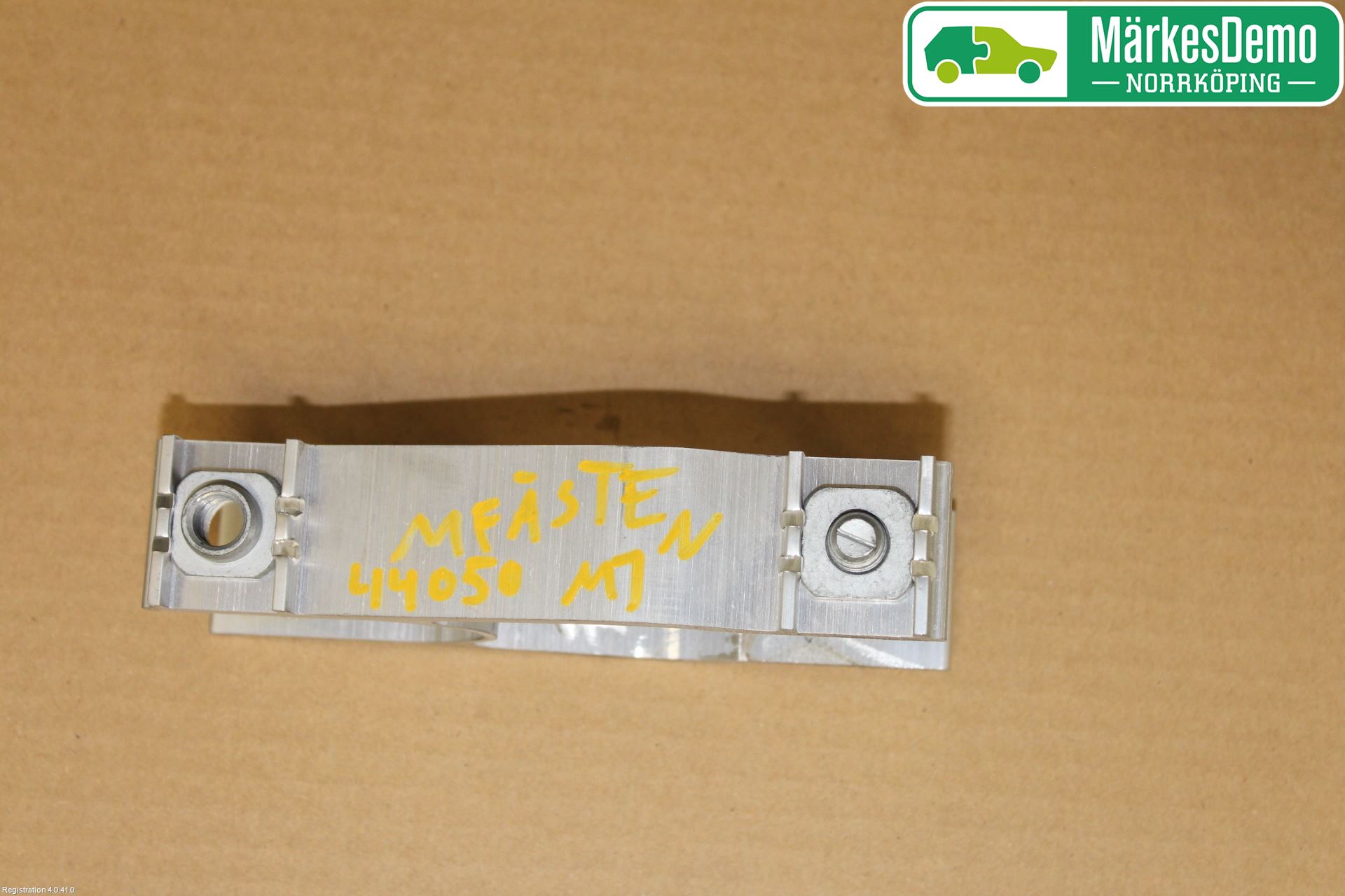 Volvo V60 19- Motorfäste