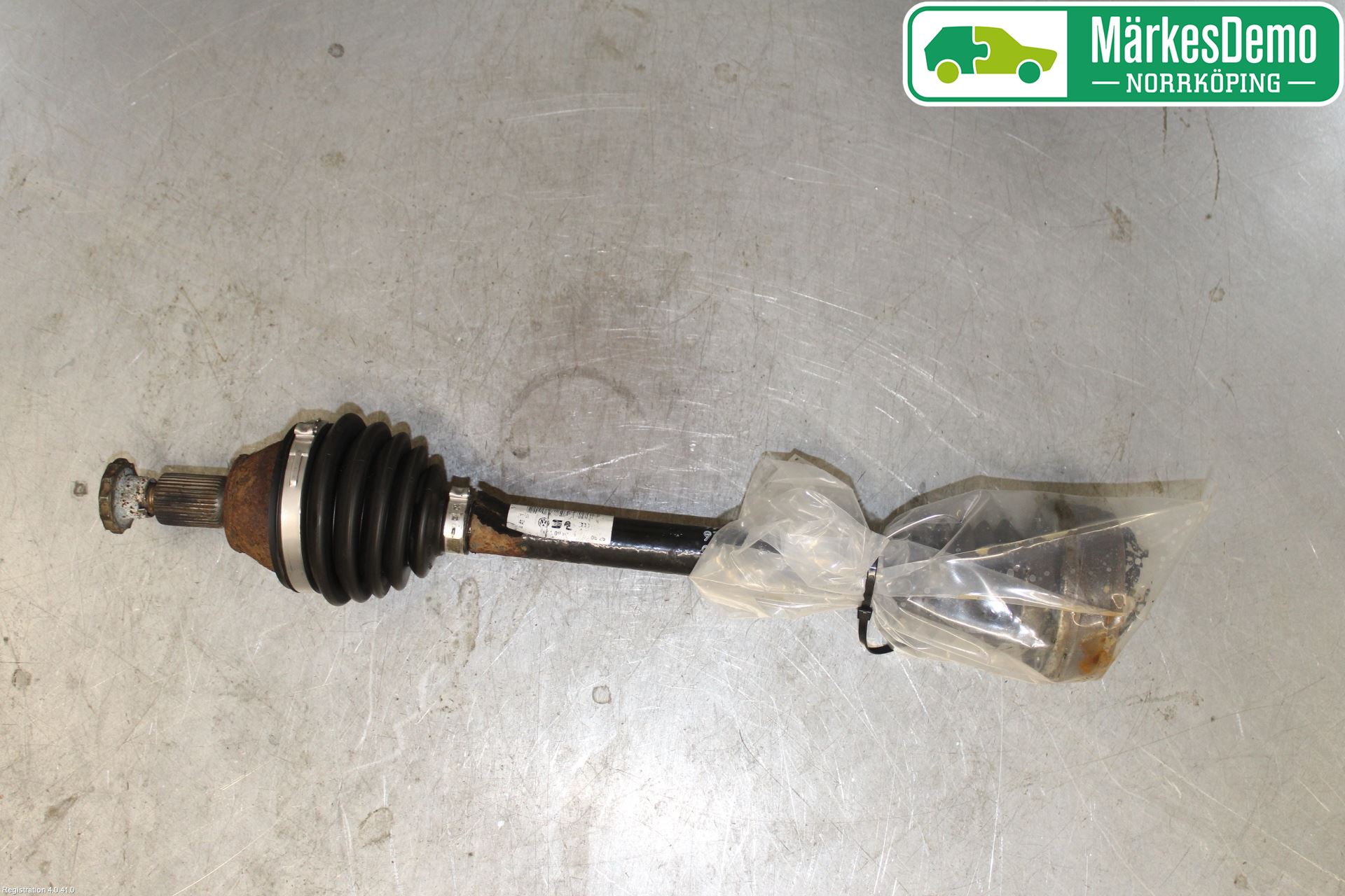 Volkswagen VW POLO 10-17 Drivaxel Fram Vänster