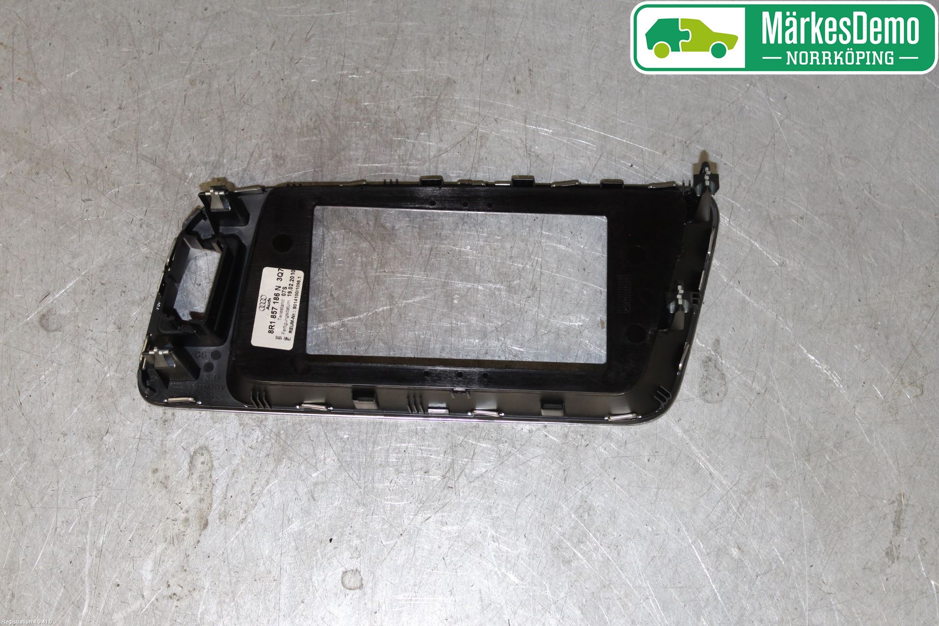 Audi Q5 09-16 Instrument-Radio Sarg