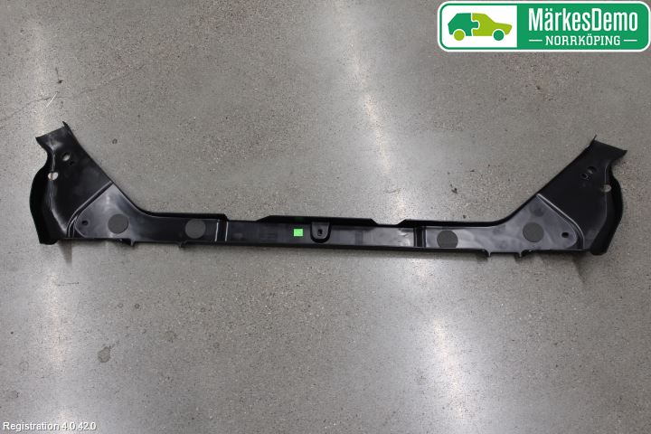 Volvo V60 19- Täckplast Front