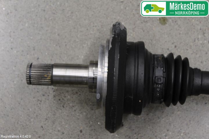 Mercedes-Benz MB E-KLASS (W213) 16-23 Drivaxel Bak Vänster