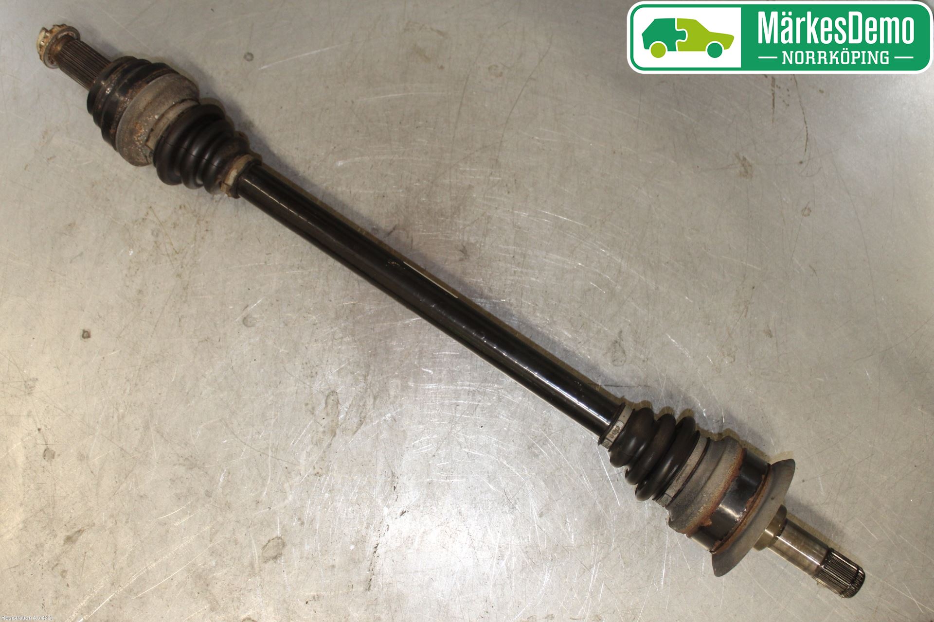 BMW 5 F10/F11/F18 09-17 Drivaxel Bak Höger