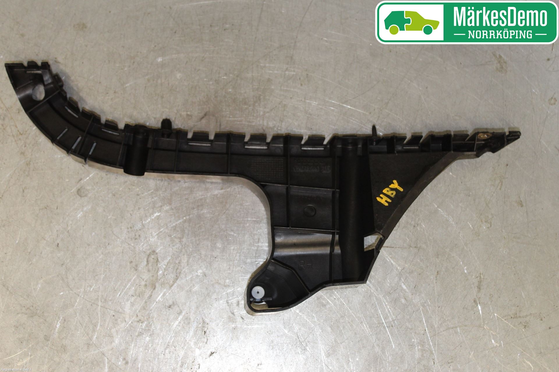 Volvo V70 08-13 Stötfångarfäste Bak Hö