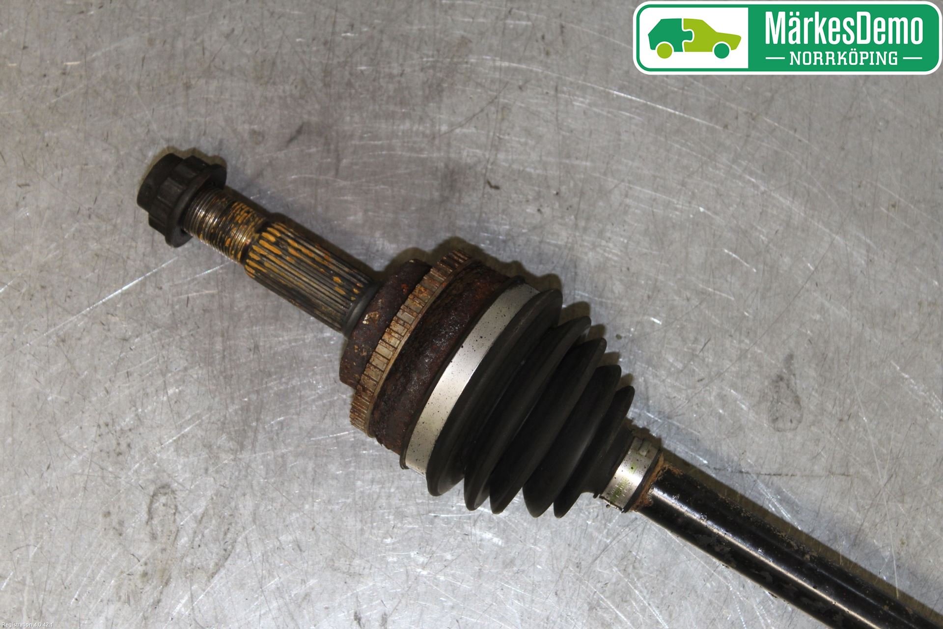 Toyota YARIS P1 03-05 Drivaxel Fram Vänster