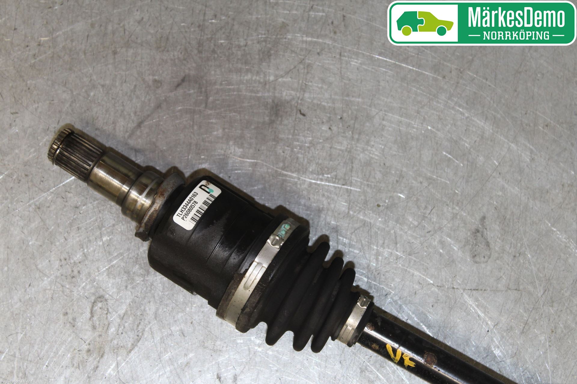 Toyota YARIS P1 03-05 Drivaxel Fram Vänster