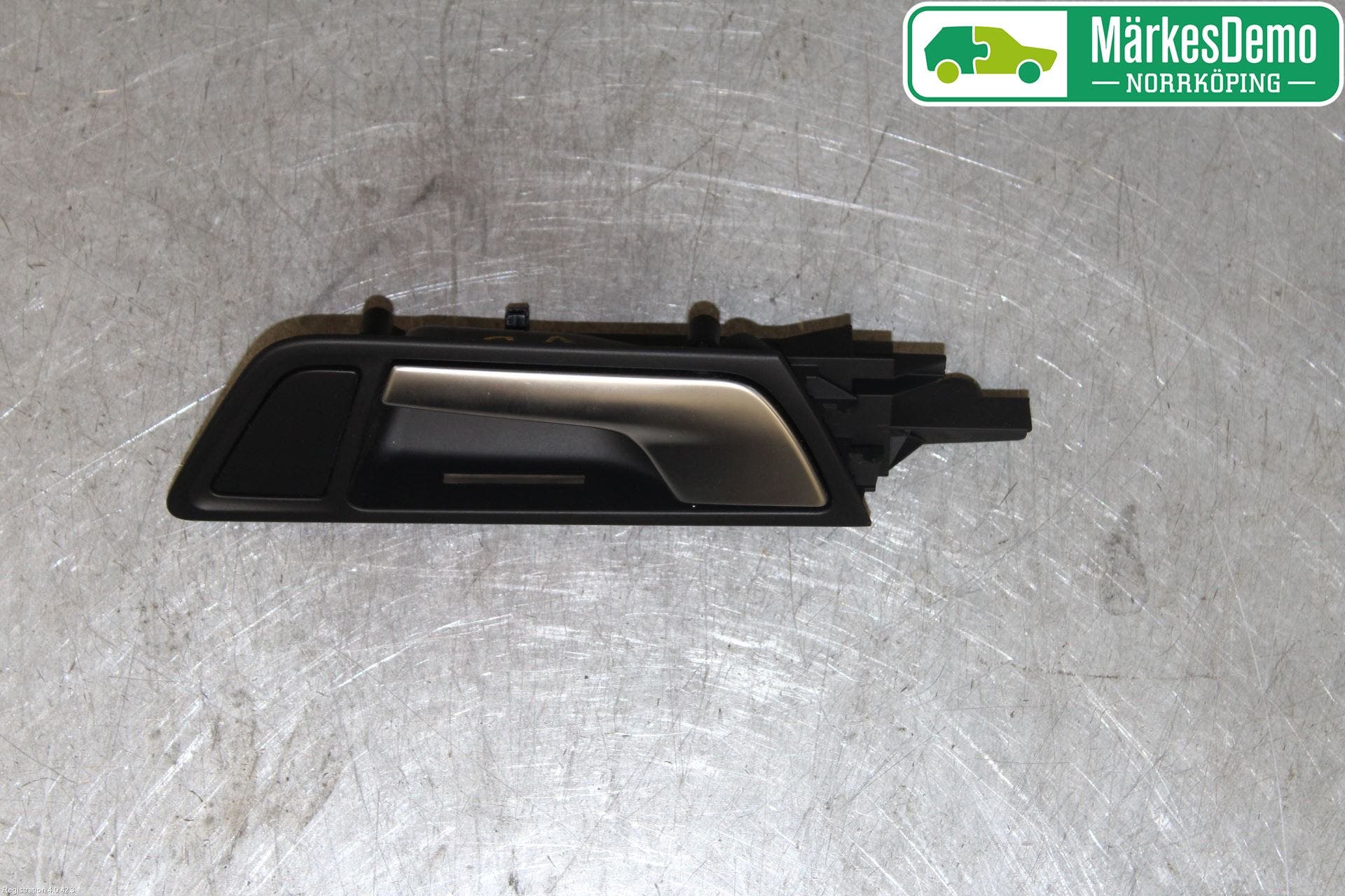 Audi Q5 09-16 Dörrhandtag Inre Vä