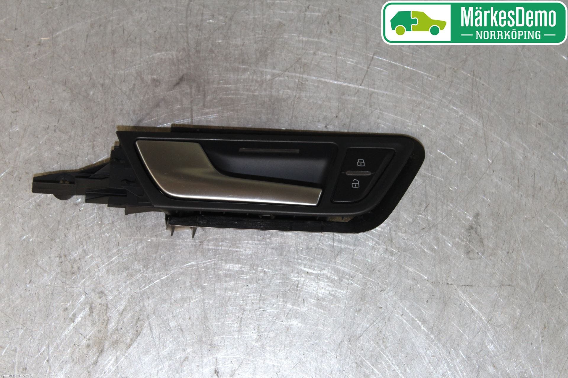 Audi Q5 09-16 Dörrhandtag Inre Vä