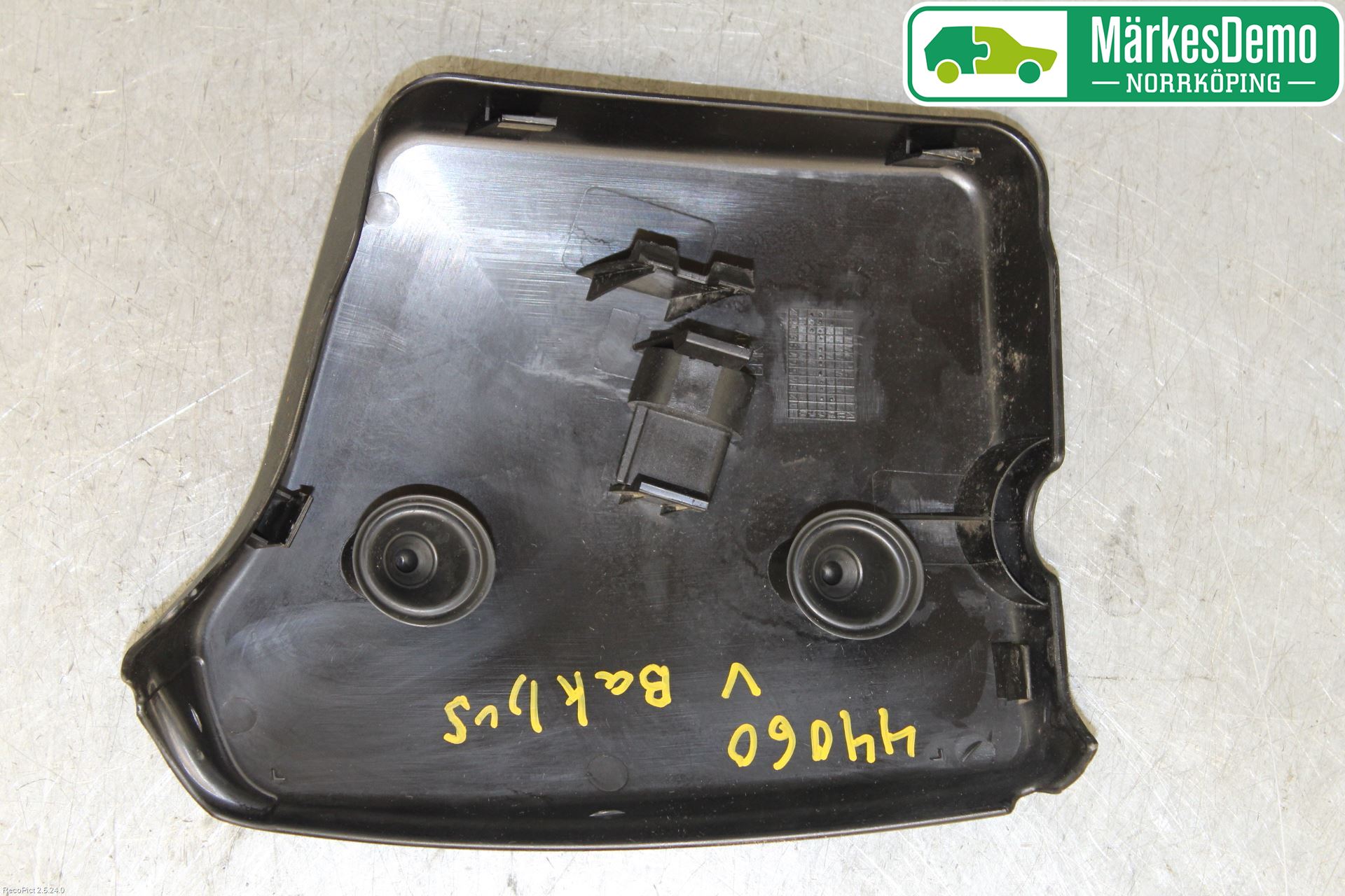 Audi Q5 09-16 Bakljuslamphållare Lucka