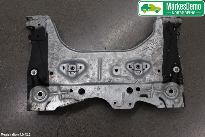 Renault CLIO IV 16-19 Framvagnsbalk