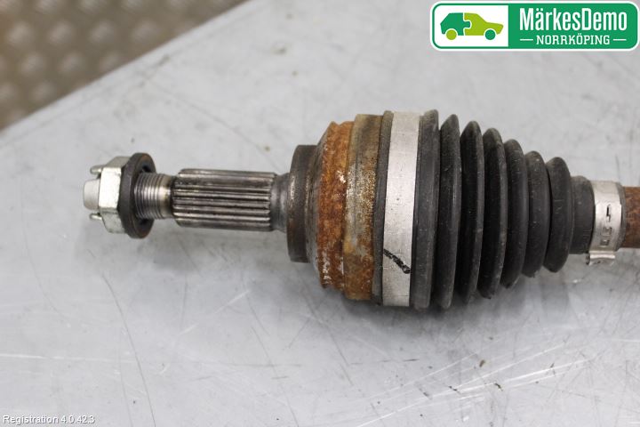Renault CLIO IV 16-19 Drivaxel Fram Höger