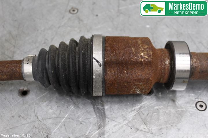 Renault CLIO IV 16-19 Drivaxel Fram Höger