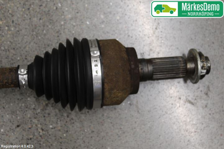 Mazda 3 I 07-08 Drivaxel Fram Höger