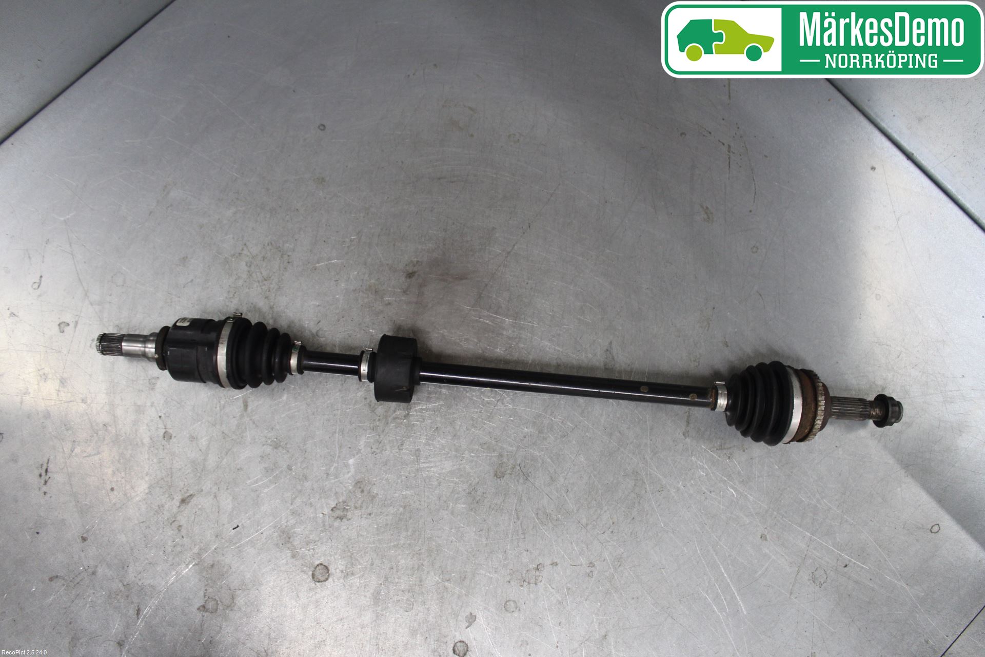 Toyota YARIS P1 03-05 Drivaxel Fram Höger