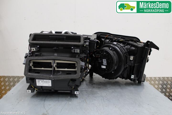 Volvo V90 17->> Värme Cellpaket Komp