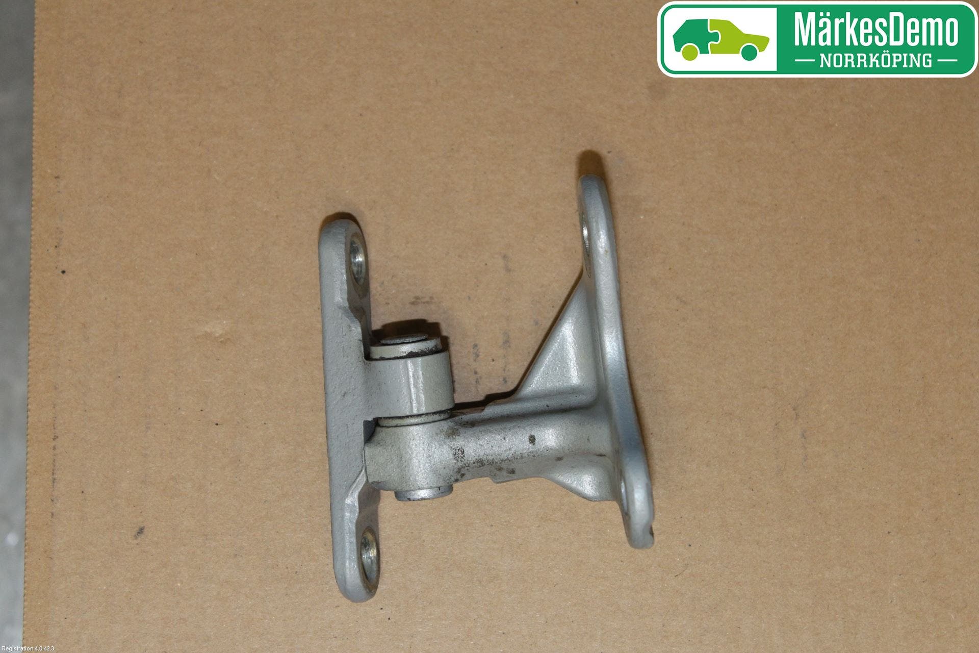 Mitsubishi COLT 04-08 Dörrgångjärn