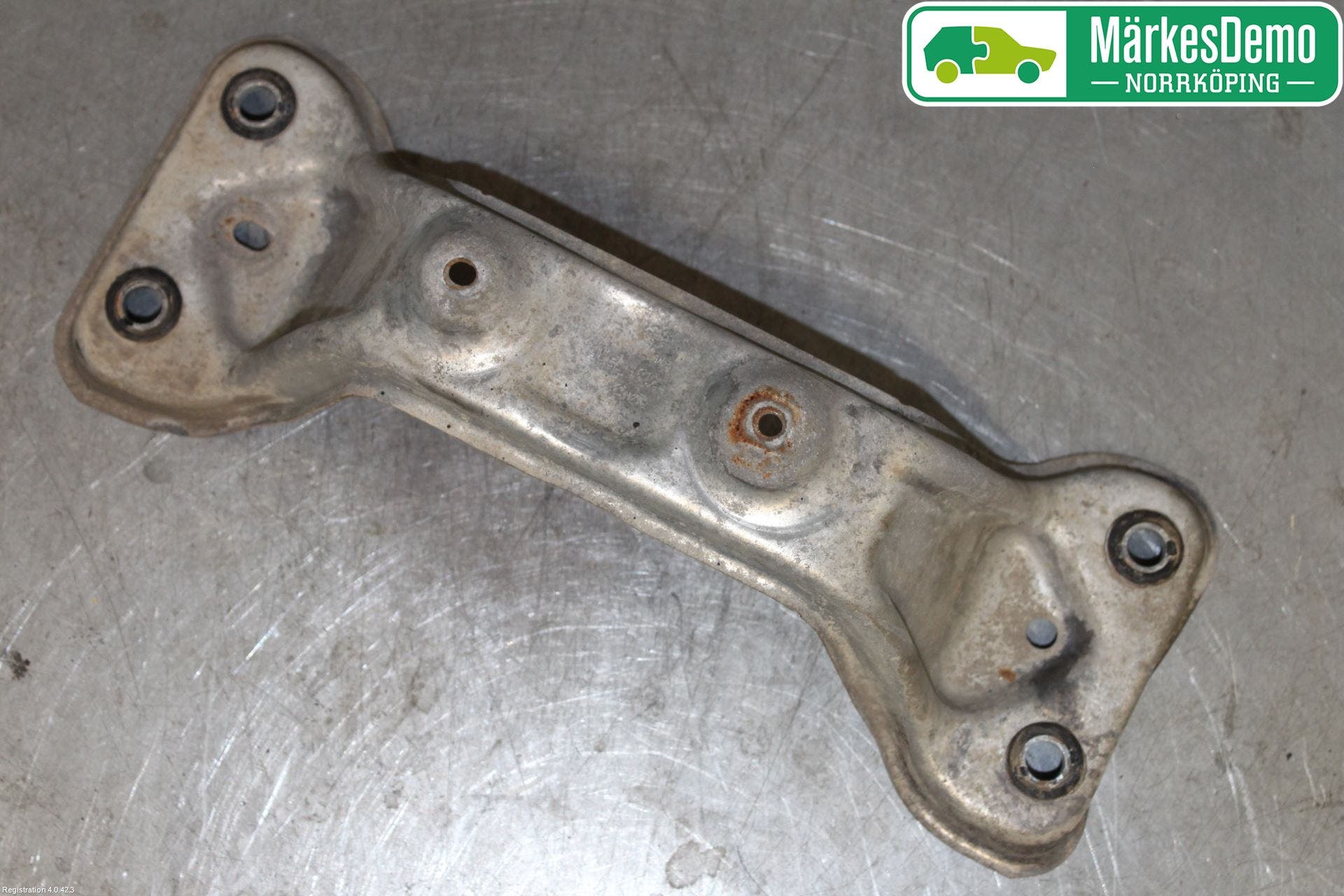 Volvo XC70 14-16 Mellanaxel Balk