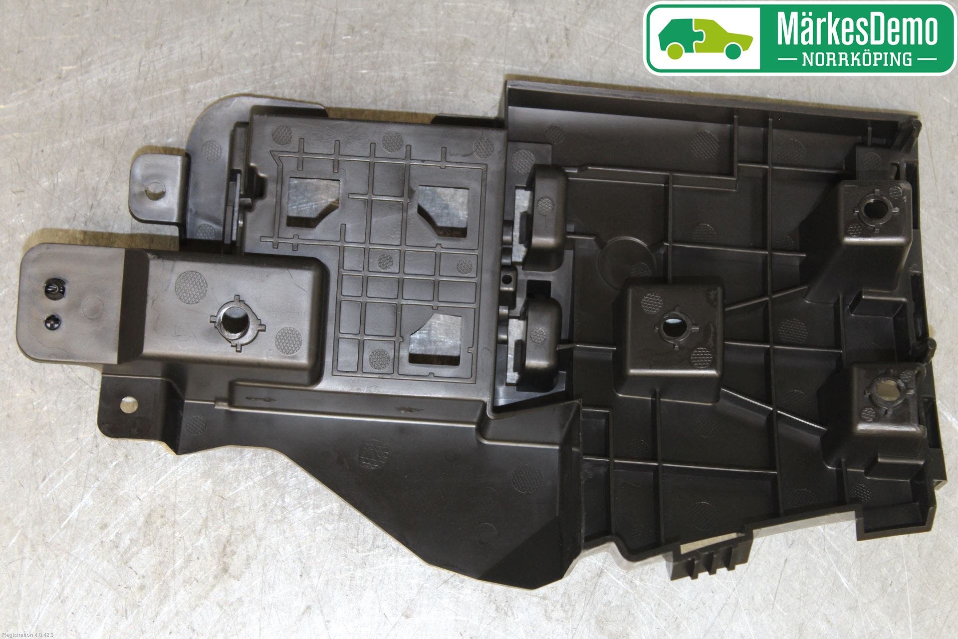 Volvo V60 14-18 Stötfångarfäste Bak Hö