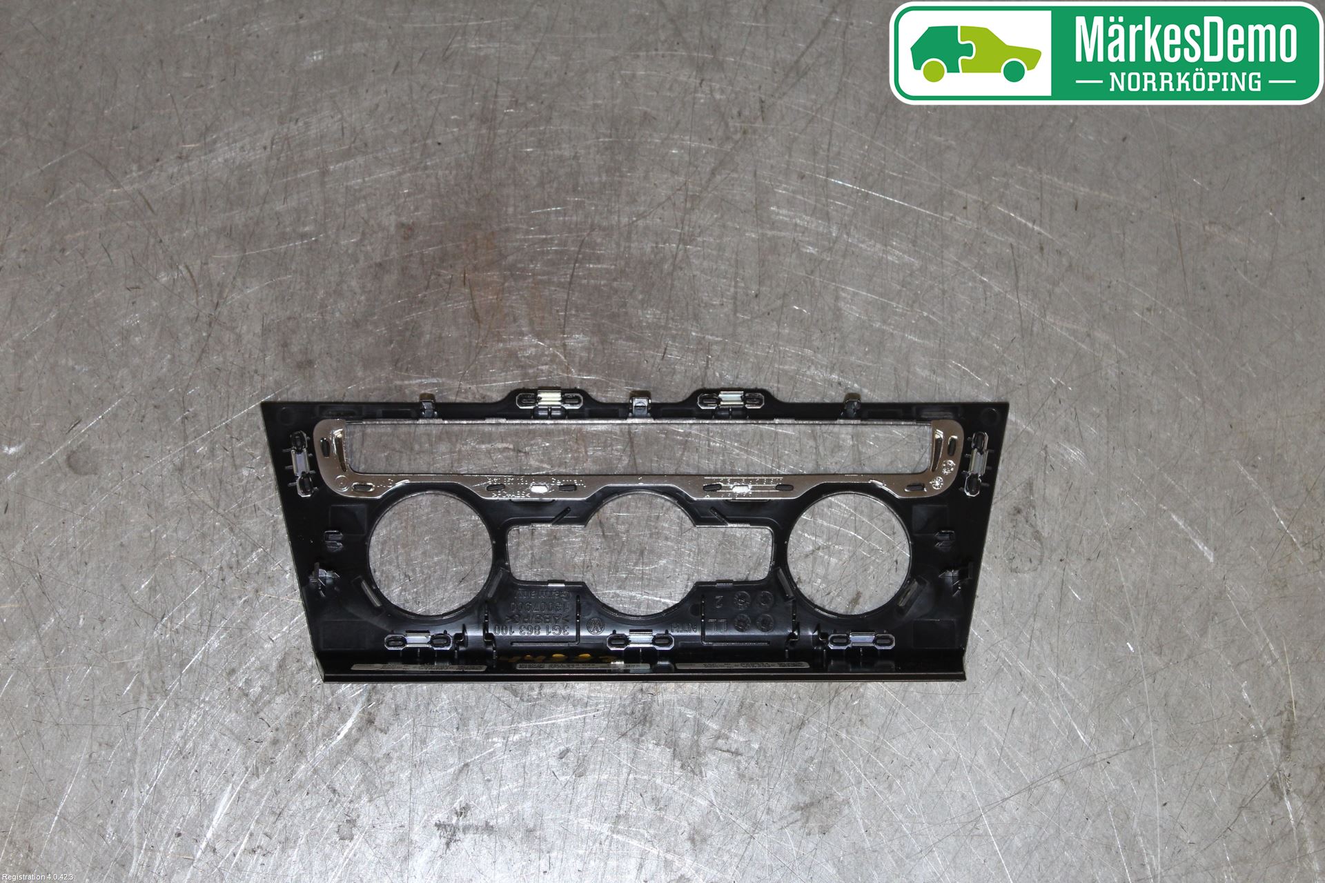 Volkswagen VW PASSAT 15-19 Instrumentkonsoll Mitt