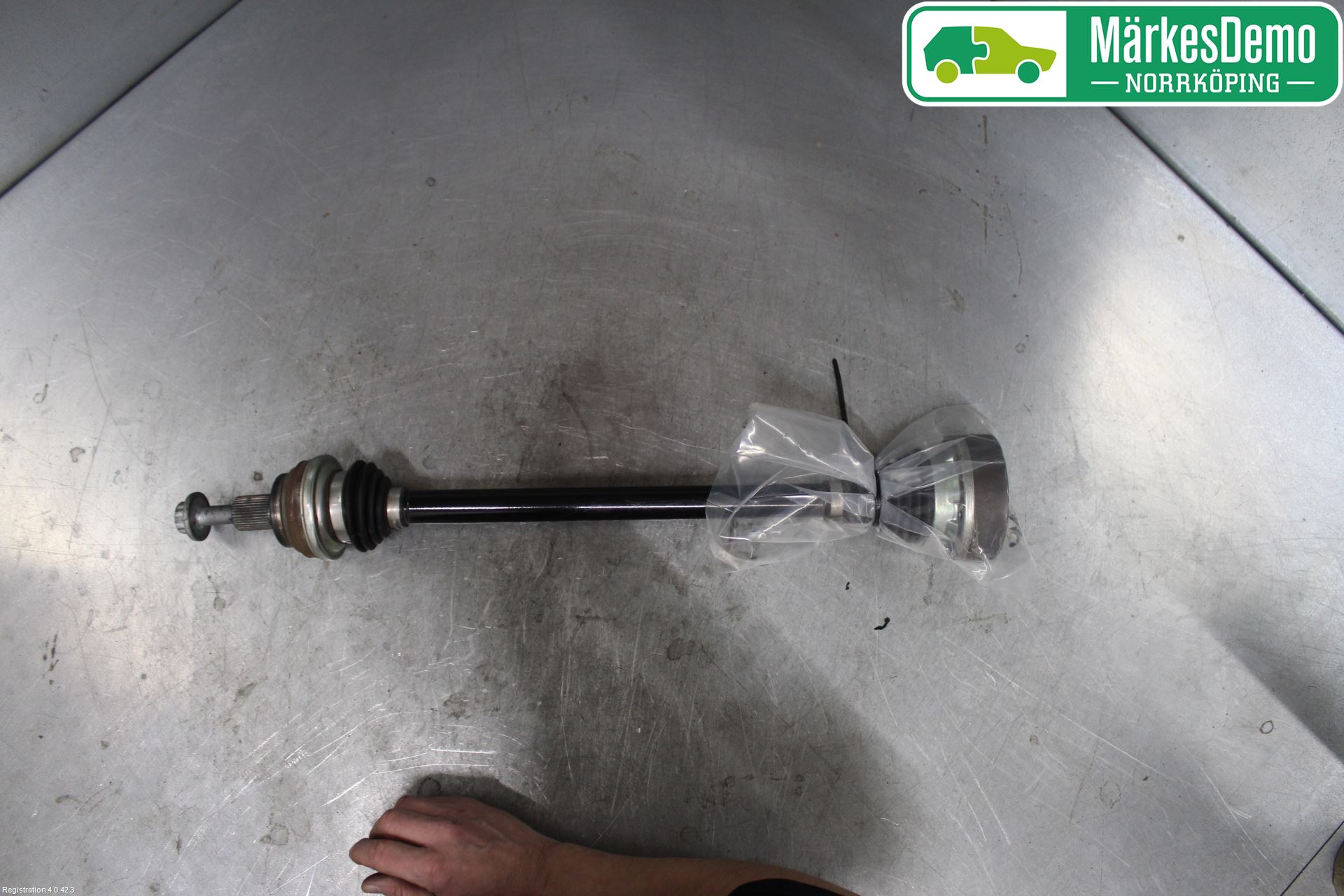 Volkswagen VW PASSAT 15-19 Drivaxel Bak Vänster