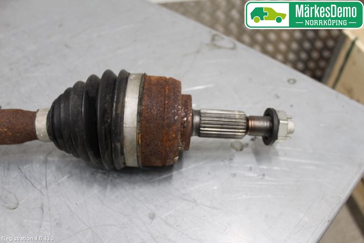 Renault CAPTUR 13-19 Drivaxel Fram Höger