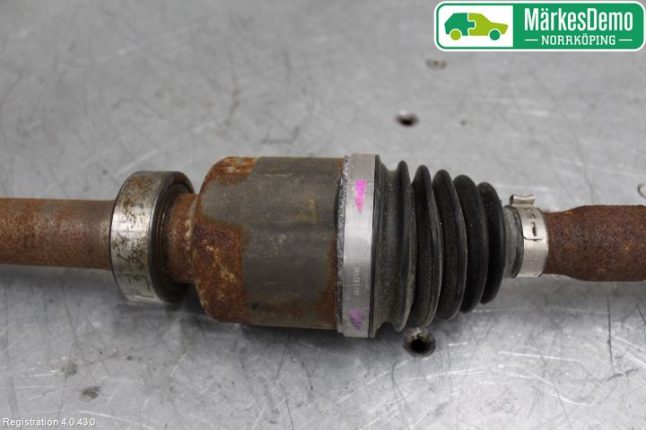 Renault CAPTUR 13-19 Drivaxel Fram Höger