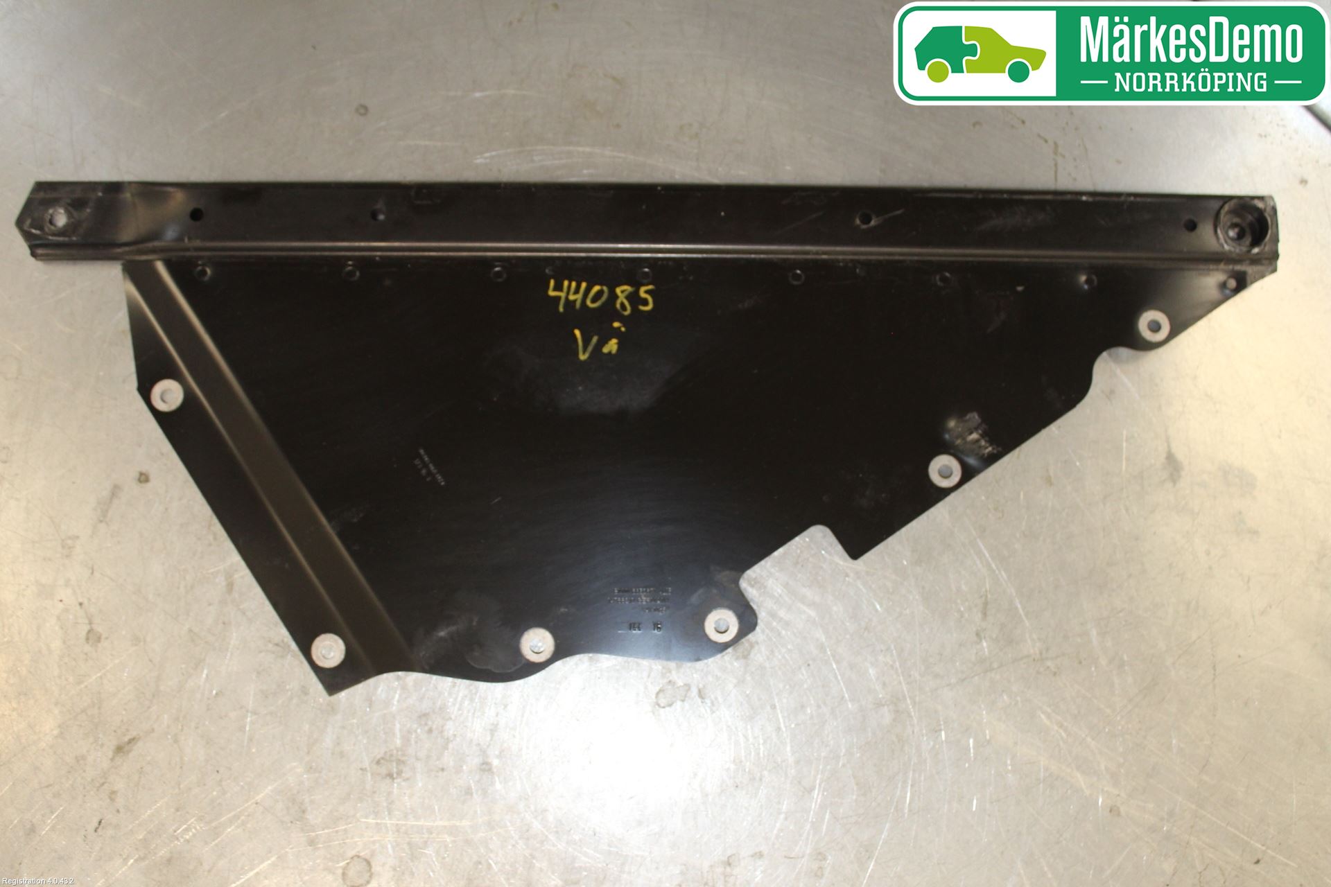 BMW i3 I01 13-22 Hasplåt Plåt-Plast