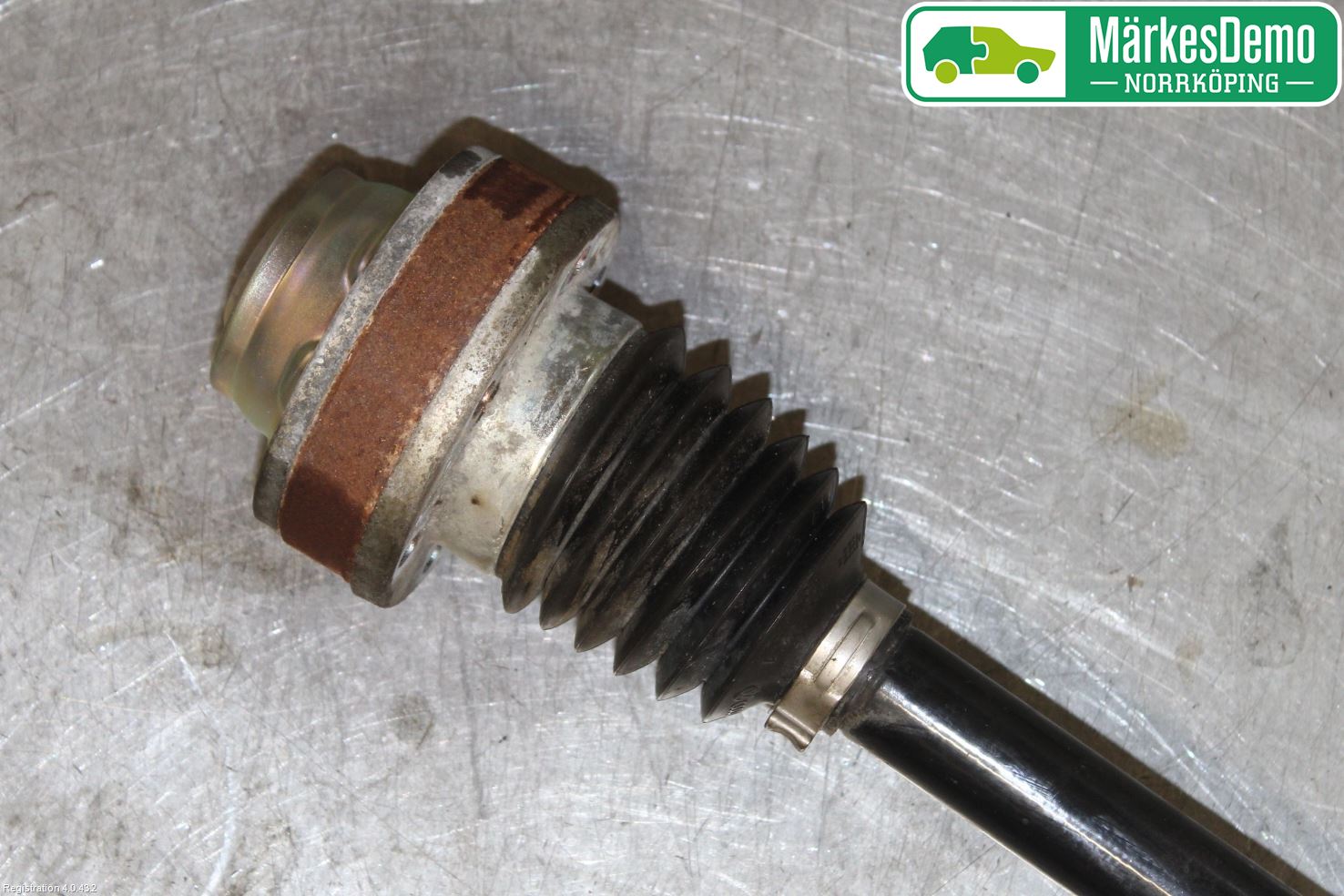 Volkswagen VW TIGUAN 16-24 Drivaxel Bak Höger