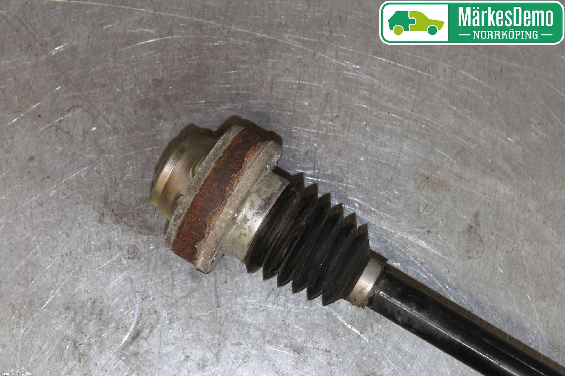 Volkswagen VW TIGUAN 16-24 Drivaxel Bak Vänster