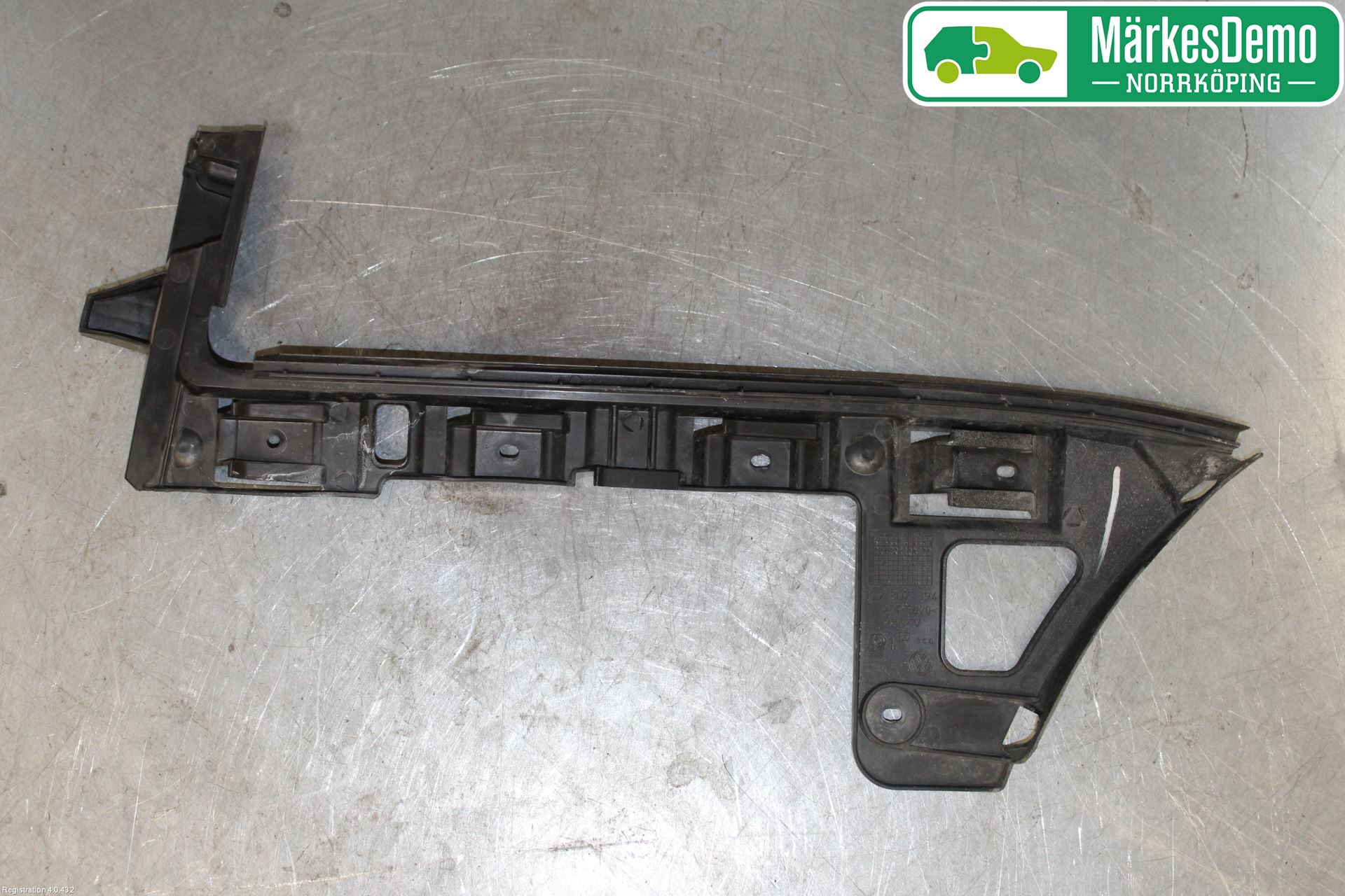 Volkswagen VW PASSAT 05-11 Stötfångarfäste Bak Hö