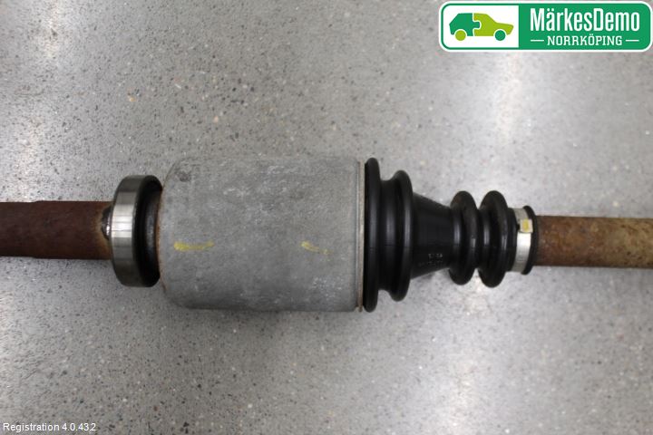 Renault TRAFIC   02-14 Drivaxel Fram Höger