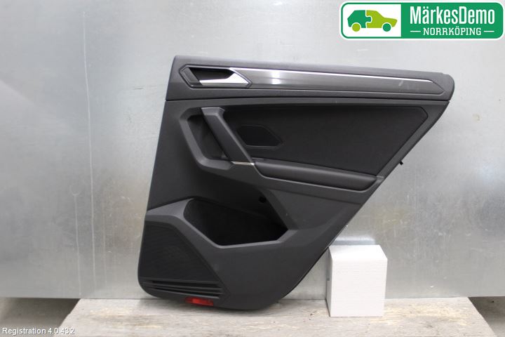 Volkswagen VW TIGUAN 16-24 Dörrklädsel Hö