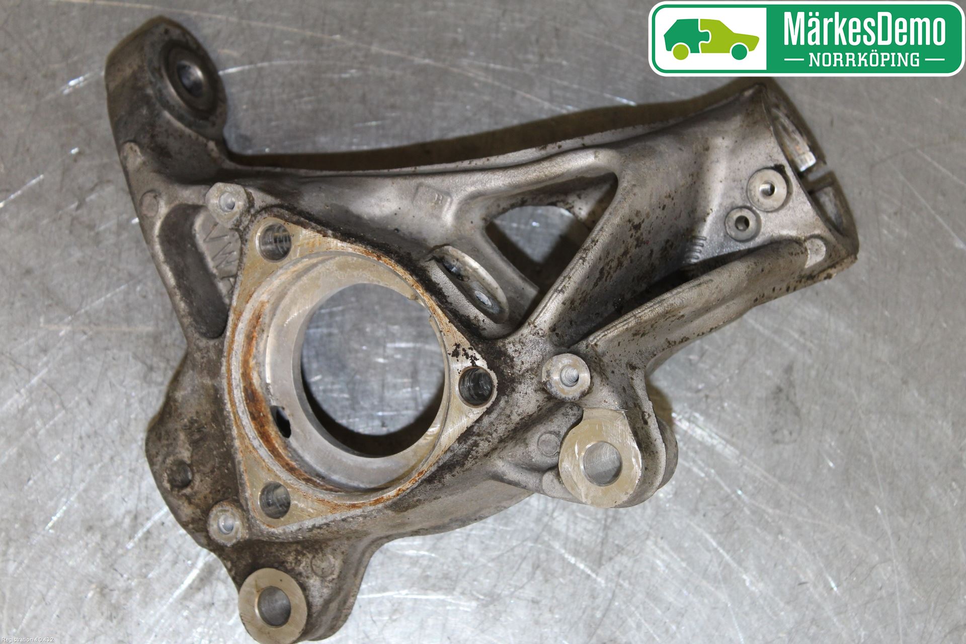 Volkswagen VW TIGUAN 16-24 Styrspindel Lagerhus Hö