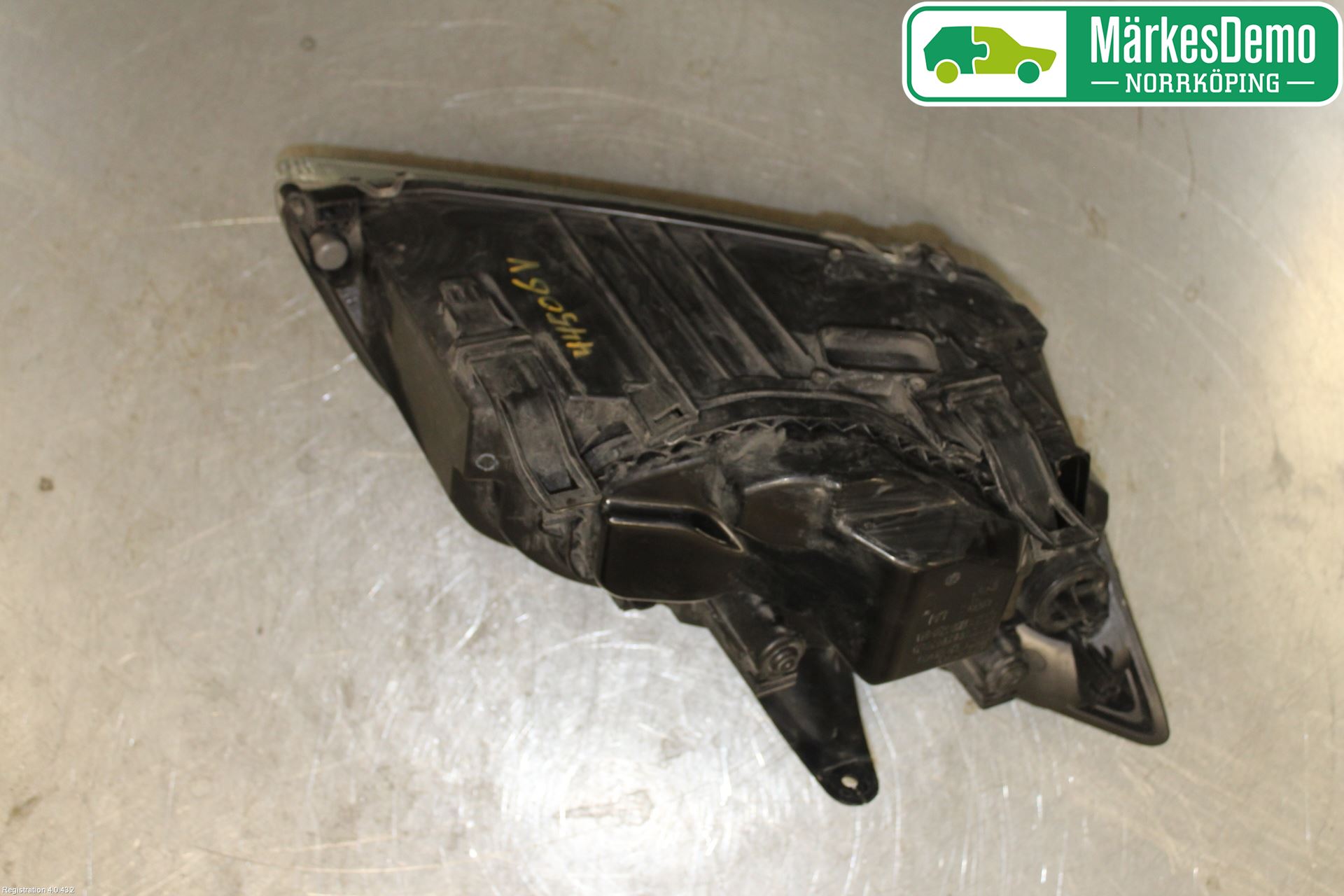 Ford FOCUS     04-07 Strålkastare Vänster