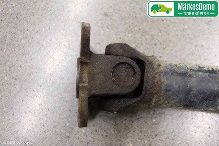 Mitsubishi PAJERO  99-06 Mellanaxel Främre