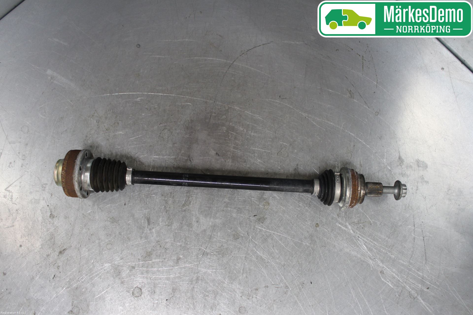 Volkswagen VW TIGUAN 16-24 Drivaxel Bak Vänster