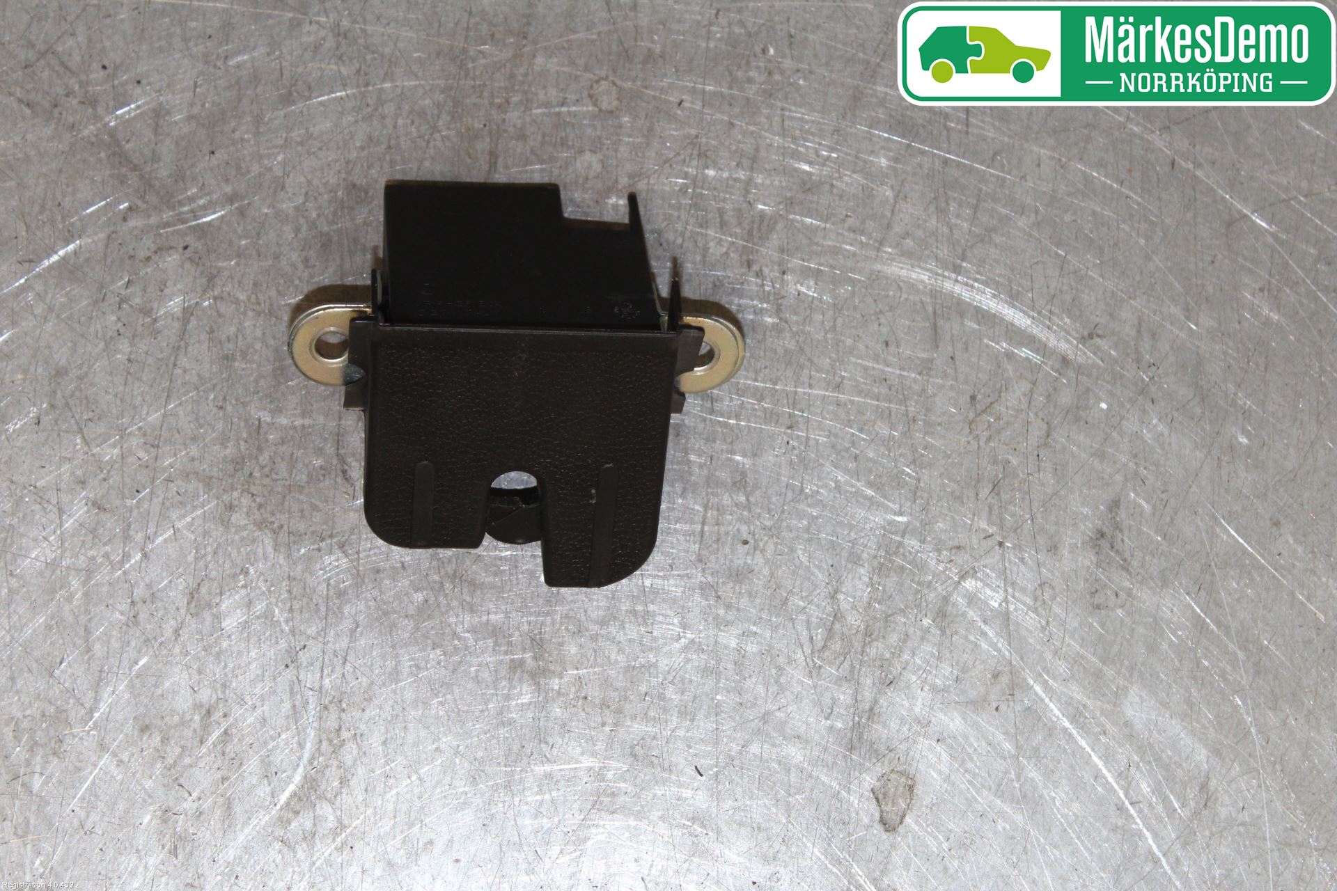 Volkswagen VW GOLF / E-GOLF VII 13-20 Låskista Baklucka