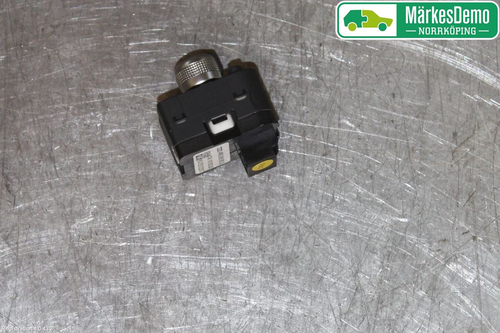 Audi Q2/SQ2 17- Strömställare Spegel