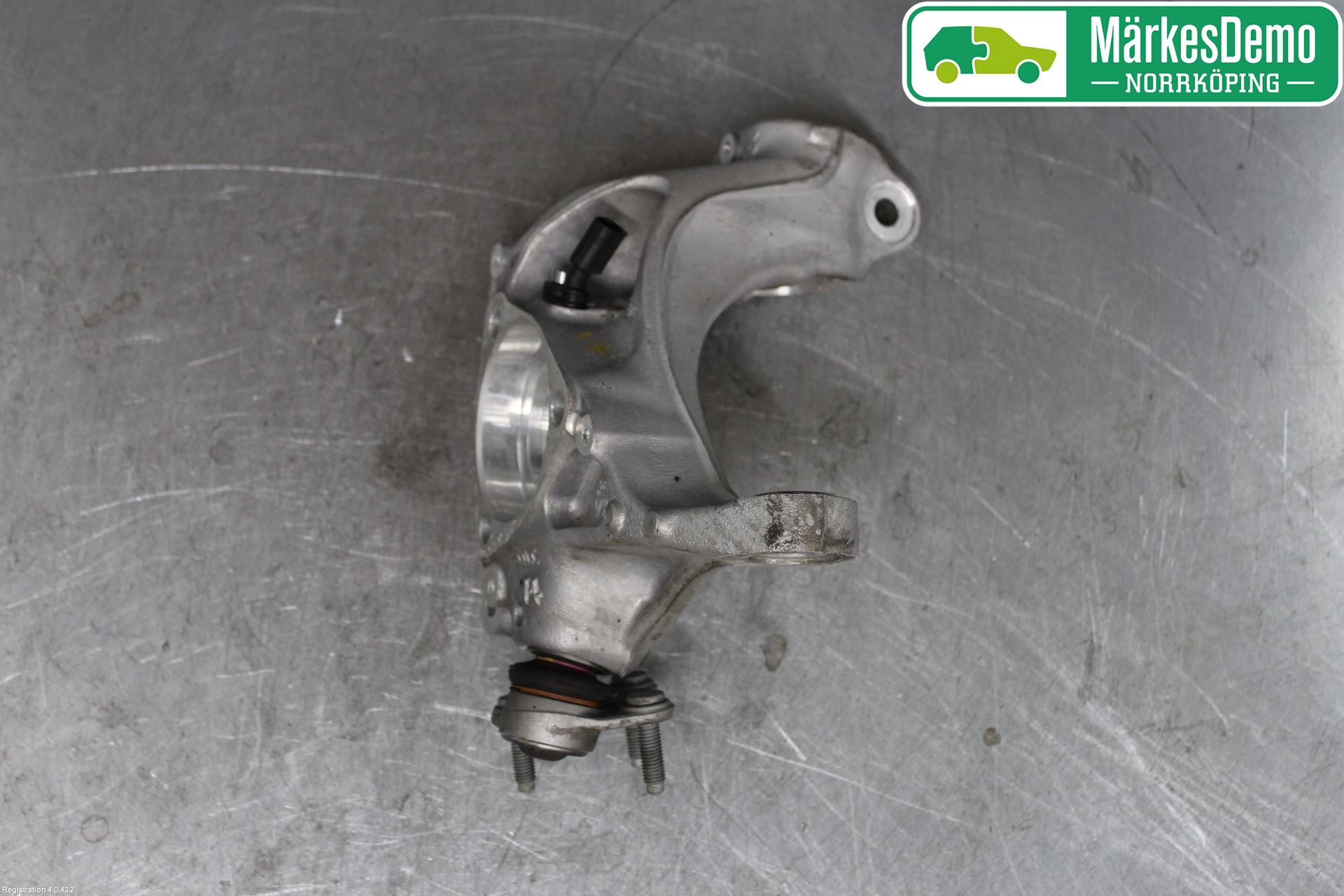 Audi Q2/SQ2 17- Styrspindel Lagerhus Vä