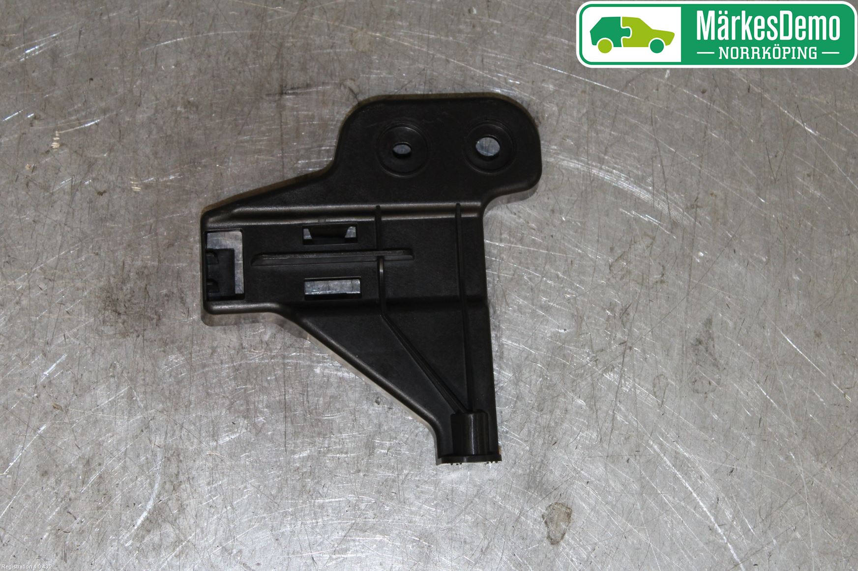 Audi Q2/SQ2 17- Stötfångarfäste Bak Vä