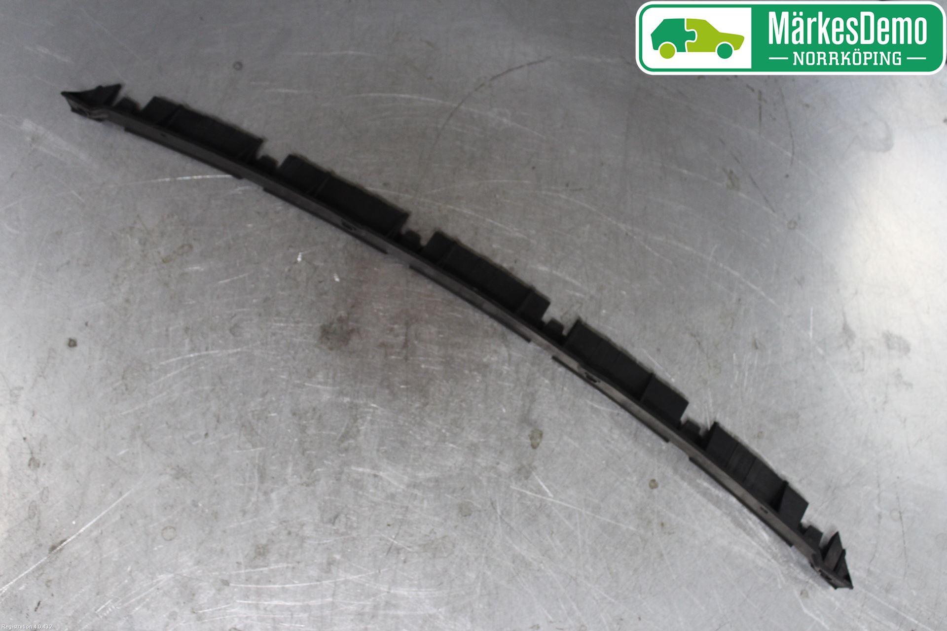 Porsche CAYENNE 03- Stötfsidostycke Mellanlägg