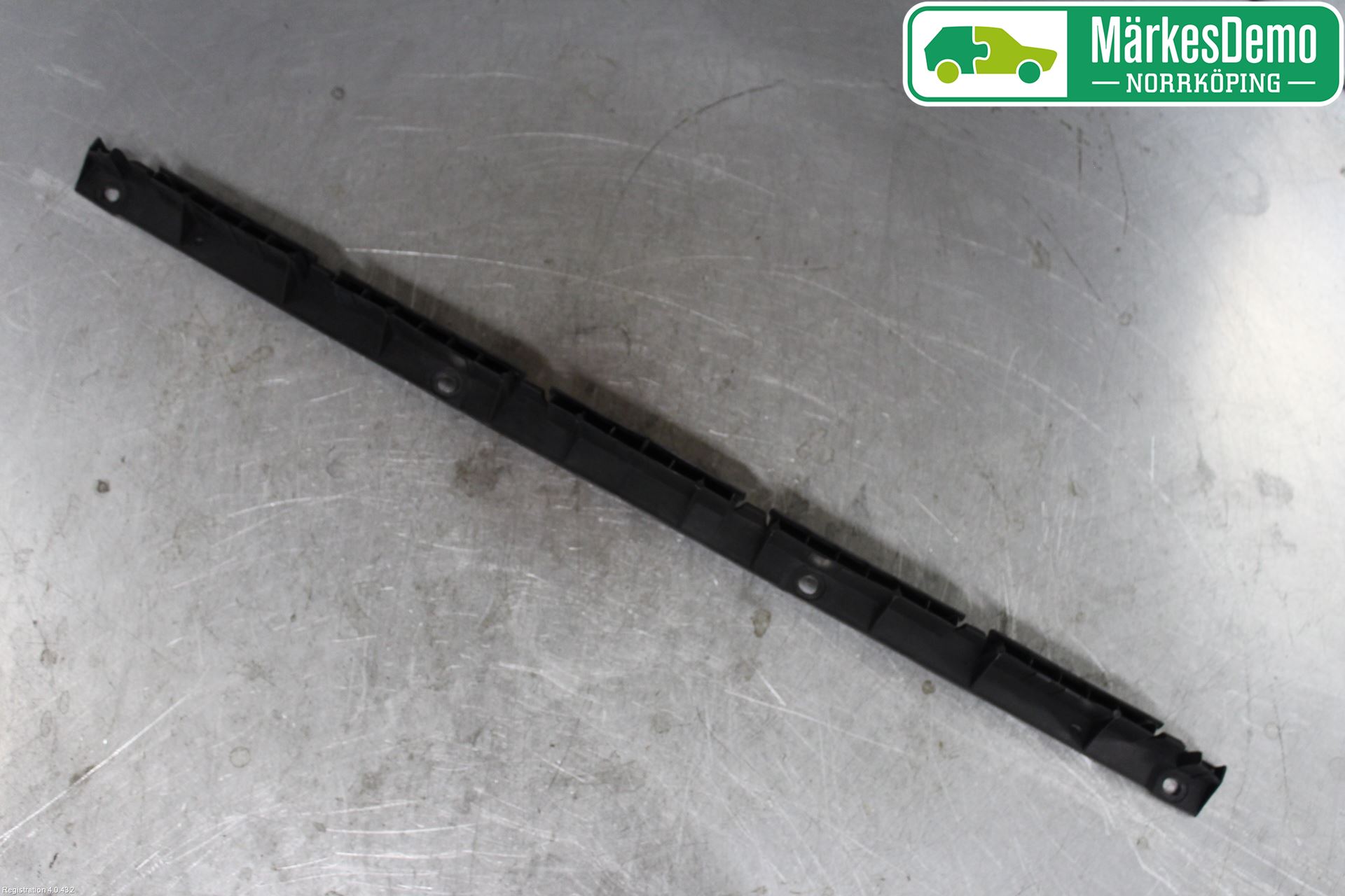 Porsche CAYENNE 03- Stötfsidostycke Mellanlägg