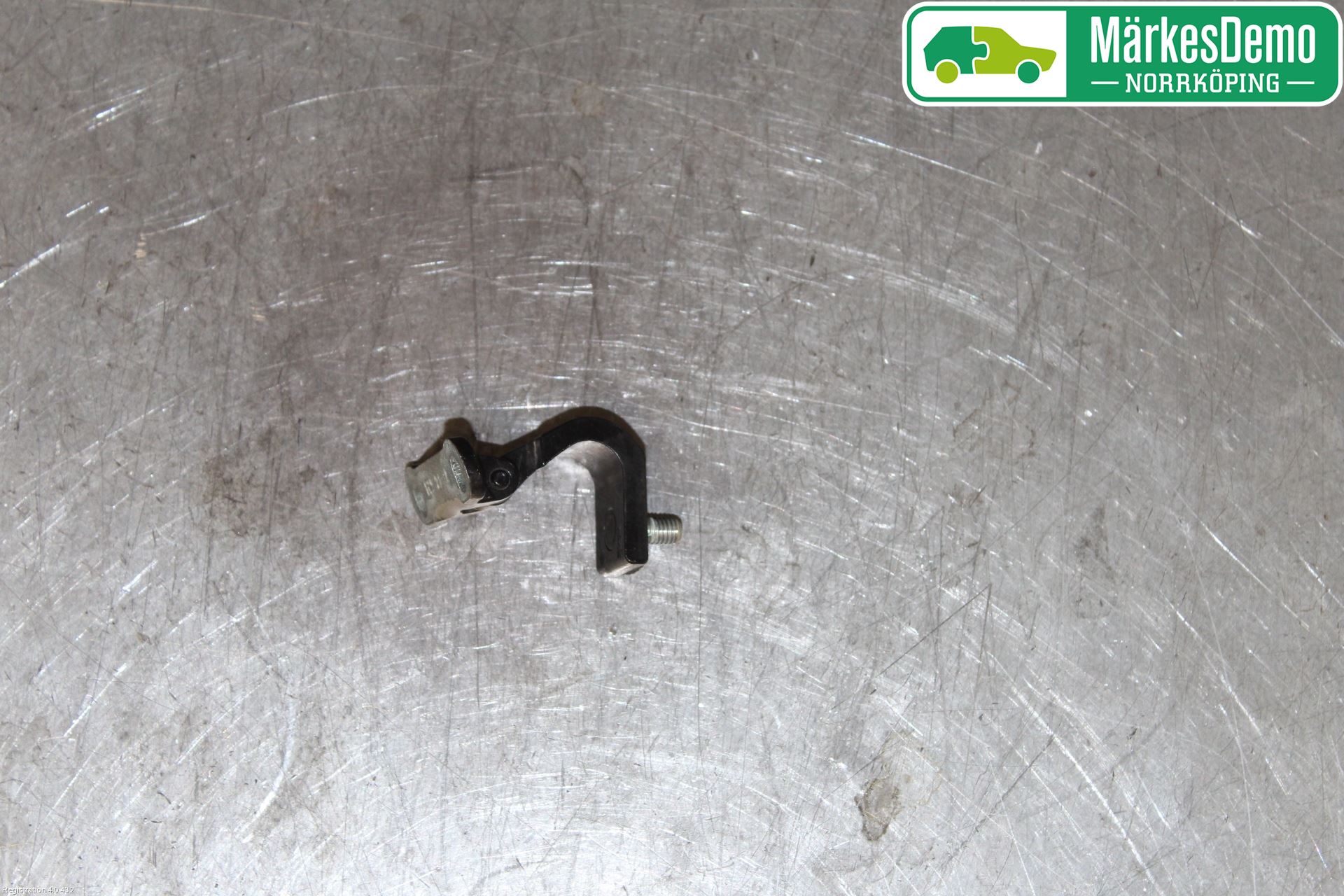 Skoda ROOMSTER Bakluckegångjärn Vä