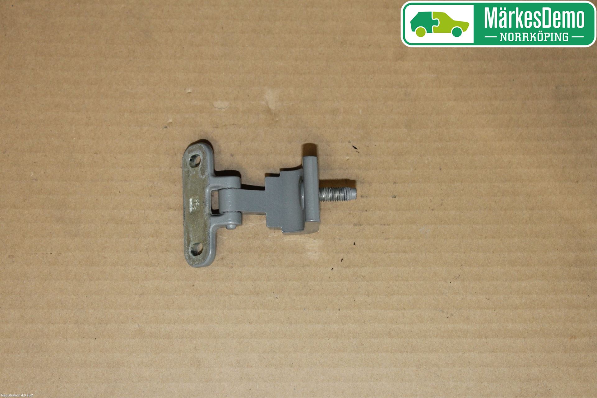 Audi Q2/SQ2 17- Bakluckegångjärn Hö