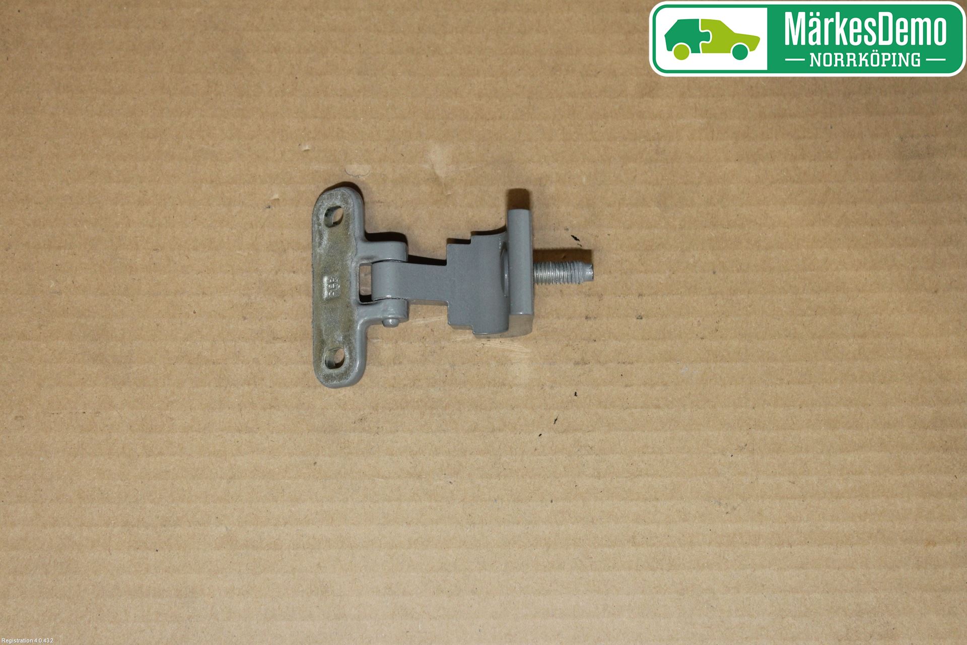 Audi Q2/SQ2 17- Bakluckegångjärn Vä