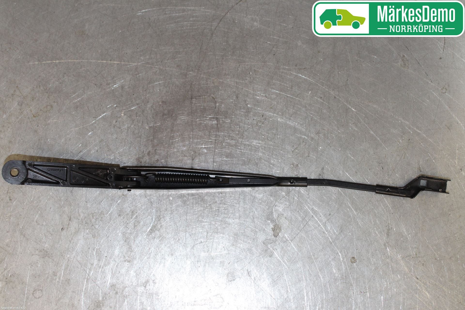 Volkswagen VW GOLF / E-GOLF VII 13-20 Torkararm Armar Vindruta