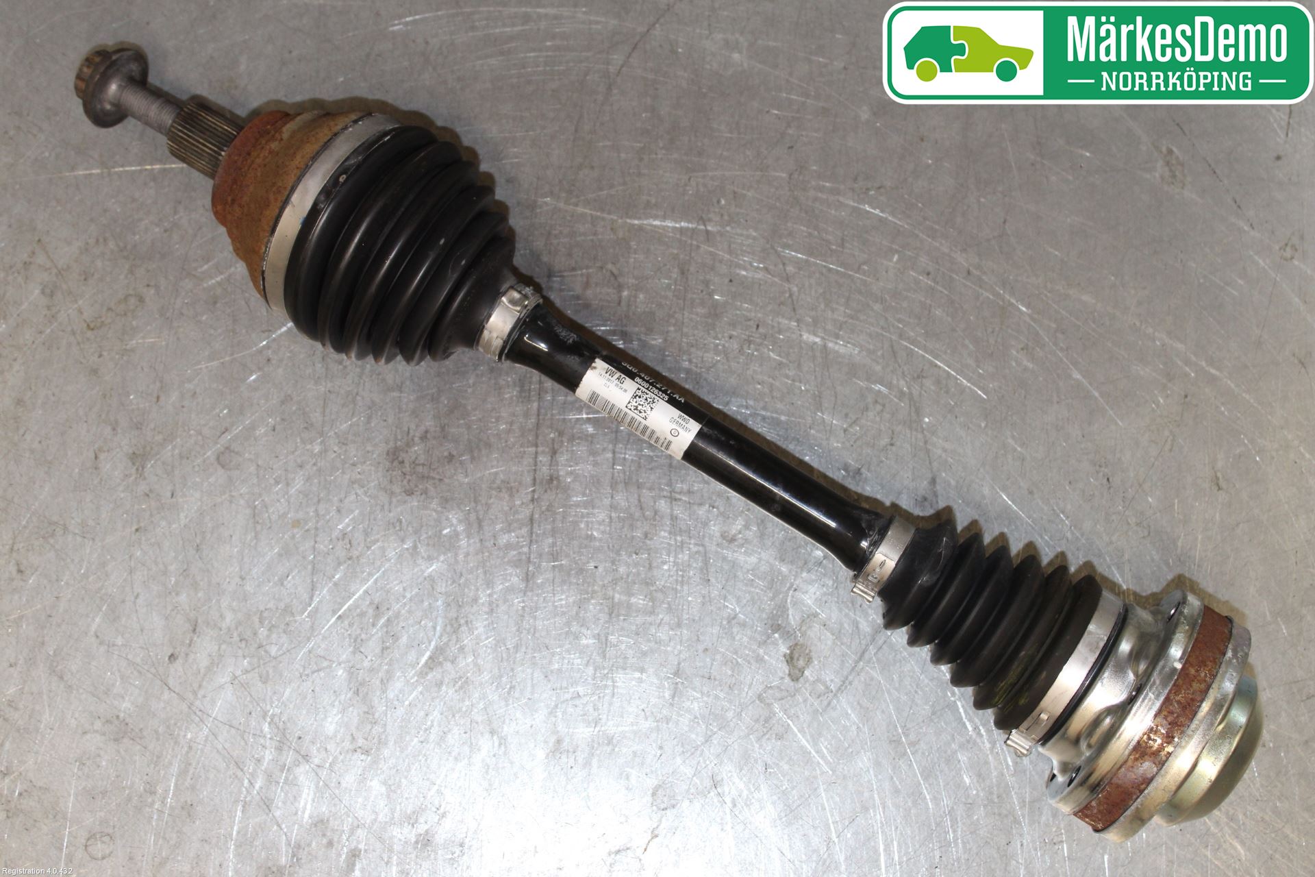 Volkswagen VW TOURAN 16- Drivaxel Fram Vänster